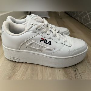 Fila Women’s platform sneakers white